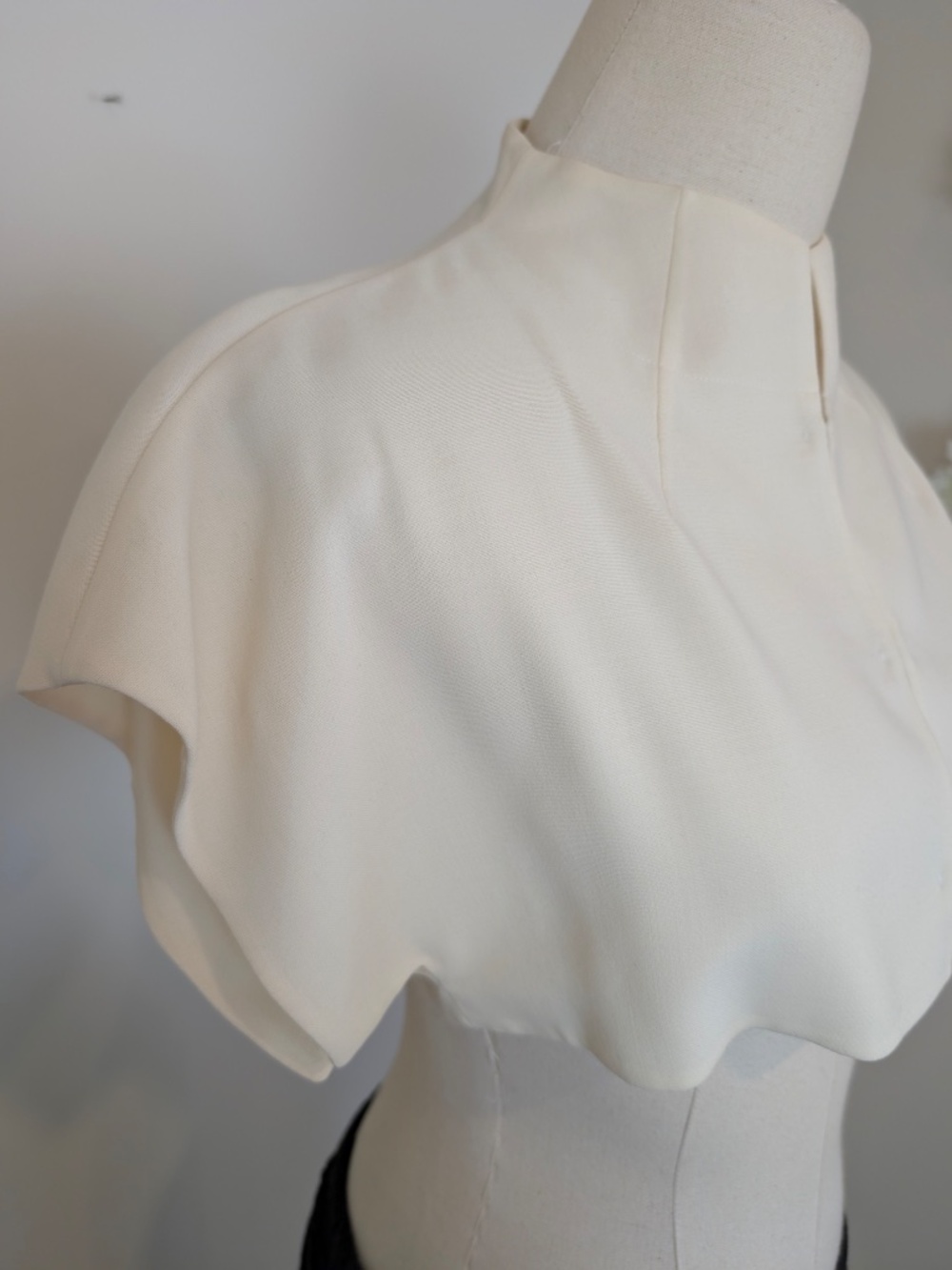Akris Punto Wool Shawl Bolero Cream Ivory Size XS Luxury Designer - Picture 2 of 16